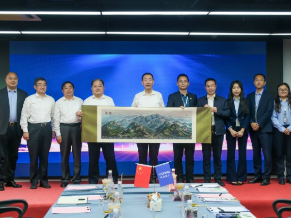 Deepening Cooperation for a Shared Future – Taishan District Leaders Visit LTMG Machinery for Exchange and Collaboration