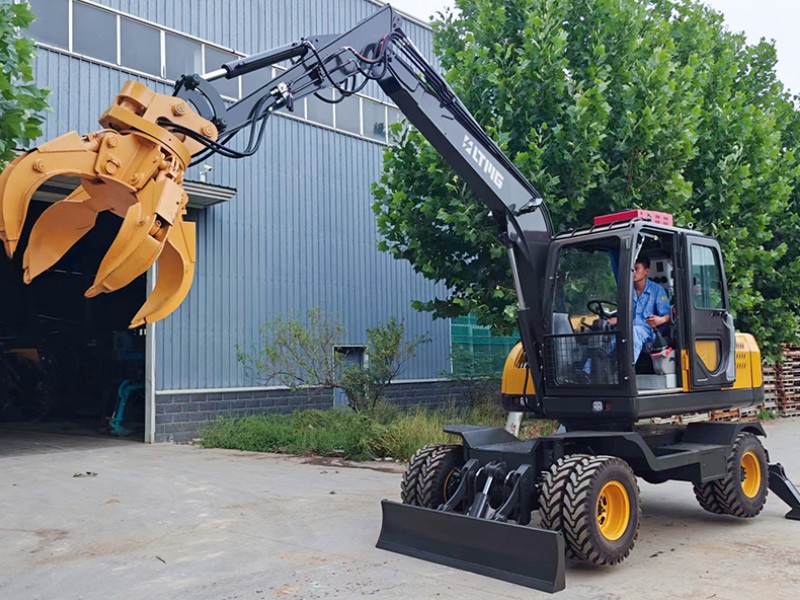 Improve efficiency and reduce costs: 5 benefits of using an excavator grapple