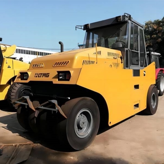 pneumatic tyre road roller