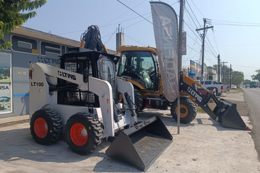 LT100 skid steer machine