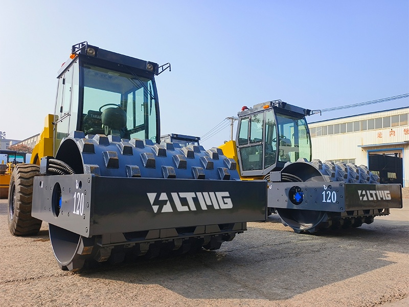 smooth drum vibratory roller